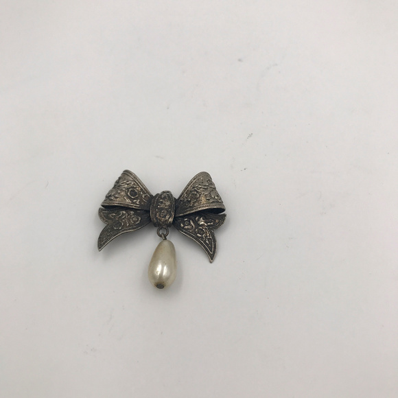 VTG Silver Tied Bow with Pearl Pendant - Picture 5 of 5